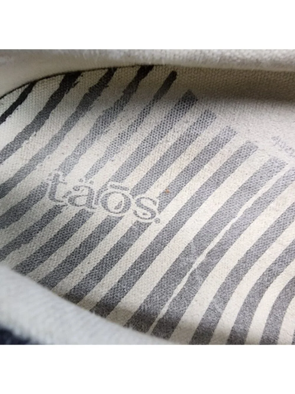 Taos Footwear Shoes Womens Size 8.5 Gray Canvas Slip On Sneakers *Read*
